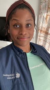 Lisa Hunsberger's Instagram, Twitter & Facebook