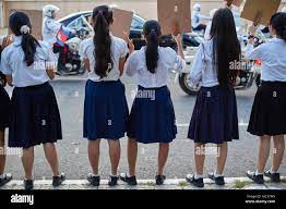 Las colegialas aclamando a Rey de Camboya, El Palacio Real, en Phnom Penh,  Camboya Fotografía de stock - Alamy