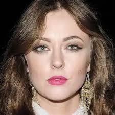 Katharine Isabelle Biography: Life Story, Achievements, Net Worth & Facts