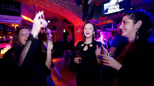 Rien qu'entre 2008 et 2010, 800 discothèques françaises disparaissent 19. Discotheques A Lille Il Y A Ceux Qui Hesitent Et Ceux Qui Ne Rouvriront Pas