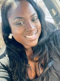 Lisa Senne's Instagram, Twitter & Facebook