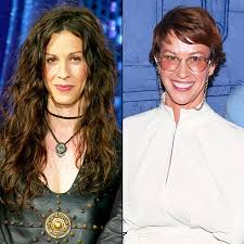 Um Alanis Morissette Has A New Look And It Is Major Short Hair Styles Stylish Alanis Morissette