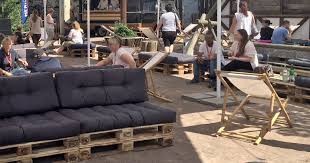 Sofa mieten und für ausreichend sitzmöglichkeiten sorgen. Abiball Mobel Mieten Mehr Fur Die Perfekte Party Eventtool24