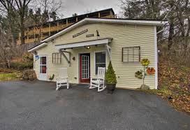 Homes listings include vacation homes, apartments, penthouses, luxury retreats, lake homes, ski chalets, villas, and many more lifestyle options. Cabins Cottages Condos Boone Nc Cabin Rentals