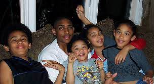 The horford family moved to lansing, michigan, in 2000. In Philly Or Boston Anna Horford Has Brother Al S Back Only A Game