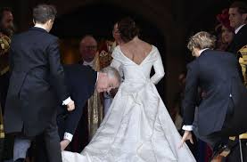 Eugenie trug ein edles kleid von peter pilotto, das ihr außerordentlich gut. Ein Traum In Creme Das Brautkleid Von Prinzessin Eugenie Stuttgarter Nachrichten
