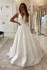Was zieht die braut an? Designer Hochzeitskleid V Ausschnitt Brautkleid A Linie Online Babyonlinedress De