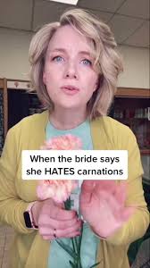 Don’t hate just celebrate those #carnations #floristsoftiktok #freshflower  #diyflowerarrangement #flowertipsandtricks