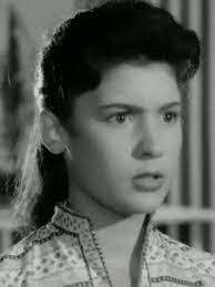 منى بدر، من مواليد 15 نوفمبر عام 1936، وتنحدر عائلتها من أصول سورية وفي عام 1955، وحصلت على الثانوية العامة من مدرسة القلب المقدس، وفي العام التالي حصدت لقب ملكة جمال مصر. Mona Badr Actor Filmography Photos Video