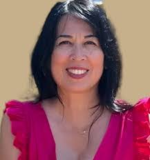 Linda Lint's Instagram, Twitter & Facebook