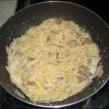 Scola la pasta al dente e versala in padella insieme al condimento. Ricetta Tagliatelle Panna E Funghi Ideericette