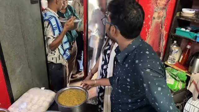 পচা মাংস থেকে বাসি পনির, মাছি ঘুরছে ছানার উপর! পুজোর আগে রাজ্যজুড়ে হোটেল-রেস্তোরাঁয় হানা খাদ্য দফতরের, চক্ষু চড়কগাছ আধিকারিকদের
