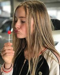 Kristina Pimenova fans Peru...