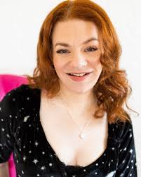 Sara Gibbs's Instagram, Twitter & Facebook