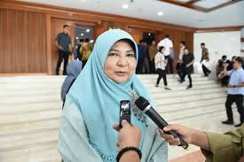 Statistik pendapatan dan kemiskinan isi rumah digunakan bagi penggubalan dasar dan pelan pembangunan terutama untuk strategi serta program pembasmian kemiskinan dan agihan pendapatan. Anggota Komisi Iv Garis Kemiskinan Indonesia Di Bawah Standar Dunia
