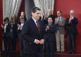 Mauricio rojas señaló que el recinto que promueve el recuerdo de los crímenes cometidos en el golpe militar es un montaje cuyo propósito es impactar al espectador, dejarlo atónito, impedirle. Carlos Pena Barre Con El Ministro Rojas Tras Sus Polemicos Dichos Comete Errores Indignos Del Cargo El Mostrador