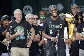 The milwaukee bucks are an american professional basketball team based in milwaukee. Gb3sl2dbmqw Rm