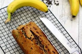 Recette De Cake A La Banane Noisettes Et Pepites De Chocolat Recette Cake A La Banane Recette A Base De Banane Recette Cake