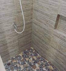 Desain kamar mandi mewah bisa dengan mudah kamu dapatkan di mesin pencarian google. 35 Contoh Desain Kamar Mandi Batu Alam Terbaru 2021 Rumahpedia