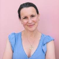 Lora Pike's Instagram, Twitter & Facebook