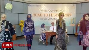 14.825 lowongan tersedia di jakarta di indeed.com. Road To Fesyar 2019 Akan Pamerkan Batik Ambulu Svarga Yang Ready To Wear Times Indonesia
