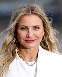 We're over halfway through January and plowing into 2025—and still, new  year, new me seems to be the resounding mantra for celebrities' latest  looks. Tap the link in bio to discover the