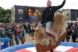 Als 'blümchen' stürmte sängerin jasmin wagner in den 90er jahren die charts. Blumchen Und Der Punk Viele Fotos Vom Ruhrpott Rodeo Festival