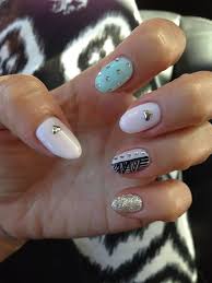 Dan kada se pronađe način da manikir traje jednako dugo kao i pedikir, sigurno će slaviti žene širom svijeta. Gel Nokti S Uzorkom Lak Za Nokte I Inspiracija Za Nail Art U 30 Ideja