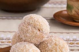 Boules De Noix De Coco A La Confiture 1 Boule De Noix De Coco Gateau Boule De Neige Gateau Noix De Coco