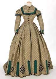 From the latter year or so of the civil war, possibly up to 1870. 28 10 11 Day Dress Ca 1860 S From The Centre De Documentacio I Museu Textil De Terrassa Vestuario Feminino Vestidos Vestuario