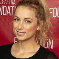 Iliza Shlesinger Pilot Where She 'Guides Women' In the Works