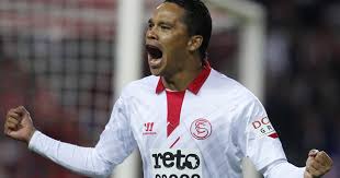 La fe hace que nunca baje los brazos: Carlos Bacca Y Su Historia De Superacion De Ser Pescador A Ganar La Europa League 2015 Guioteca