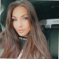 Jennifer Wyss's Instagram, Twitter & Facebook