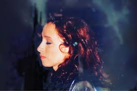 Riconosci la donna in foto? E' la madre di una persona famosissima, non si  parla che di lei