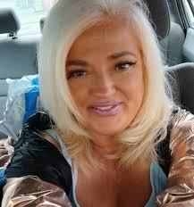 Combating gray hair with makeup and jewelry