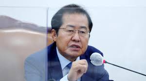 검찰이 윤석열 검찰총장 부인 김건희씨 회사 코바나컨텐층의 '전시회 협찬' 의혹과 관련 11일 세무 당국으로부터 회사의 과세자료를 확보했다. í™ì¤€í'œ ìœ¤ì„ì—´ ë¶€ì¸ì´ ì¥´ë¦¬ ê±°ë¡ í•œ ê±´ ì¹˜ëª…ì  ì‹¤ìˆ˜ Sbs ë‰´ìŠ¤