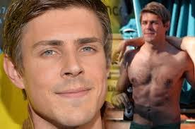 Chris Lowell's Instagram, Twitter & Facebook