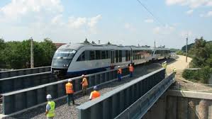 Liniile expres 780 și 783 ale stb deservesc și orașul otopeni, deși rolul lor principal este de a face legătura unor obiective din bucurești cu aeroportul henri coandă. Trenul Mai Rapid Cu 20 De Minute Decat Autobuzul Spre Aeroportul Otopeni ComparaÈ›ie Intre Stb Cfr