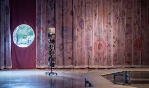 Modern curtains constantly attract the eye and make you want them. Reassembling The Natural