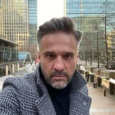 They say "new hair, new life". True? 🖤❤️