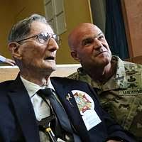 Maj. Gen. James Mingus (right), commander of the 82nd