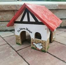 Sämtliche hier gezeigten haus hasen sind jederzeit auf amazon.de auf lager und zudem in weniger als 2 tagen bei ihnen zu hause. Meerschweinchen Hase Kaninchen Haus Kneipe Handarbeit Ebay