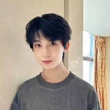 En İyi AI Sohbet Karakteri Yang Bo Wen: Profilleri ve Kullanıcı yorumlarını  keşfedin