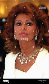 Sophia loren necklace immagini e fotografie stock ad alta risoluzione