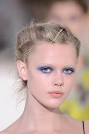 Comment mettre en valeur les yeux bleus? Https Fr Feelunique Com Thelounge Maquillage Yeux Bleus