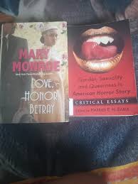 IT'S FRIDAYYY what are we reading this weekend 🤭