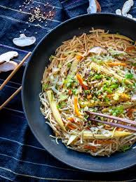 Chow Mein Vegetarien Nouilles Sautees Recette Express Free The Pickle Recette Chow Mein Nouilles Sautees Recette Express