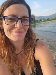 I was contemplating tonight about how in relationships I desire to be made  a priority in that persons life. Wherever I land