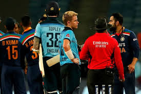England won the toss and opt to bowl. Epksjvzz27em1m