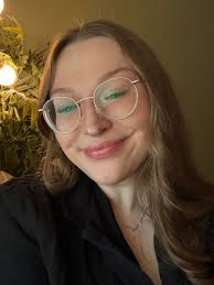 Hello everyone! My name is Bailey, you may know me as the Benefit Arch  Expert at The ULTA Beauty here in Oak Ridge! (If you don't know me, I do  eyebrow services